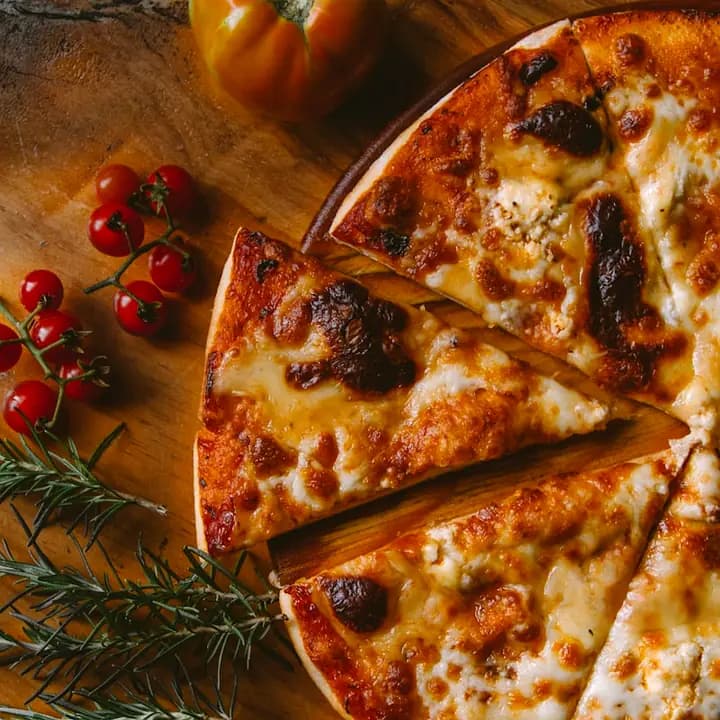 Acili Sucuklu Pizza